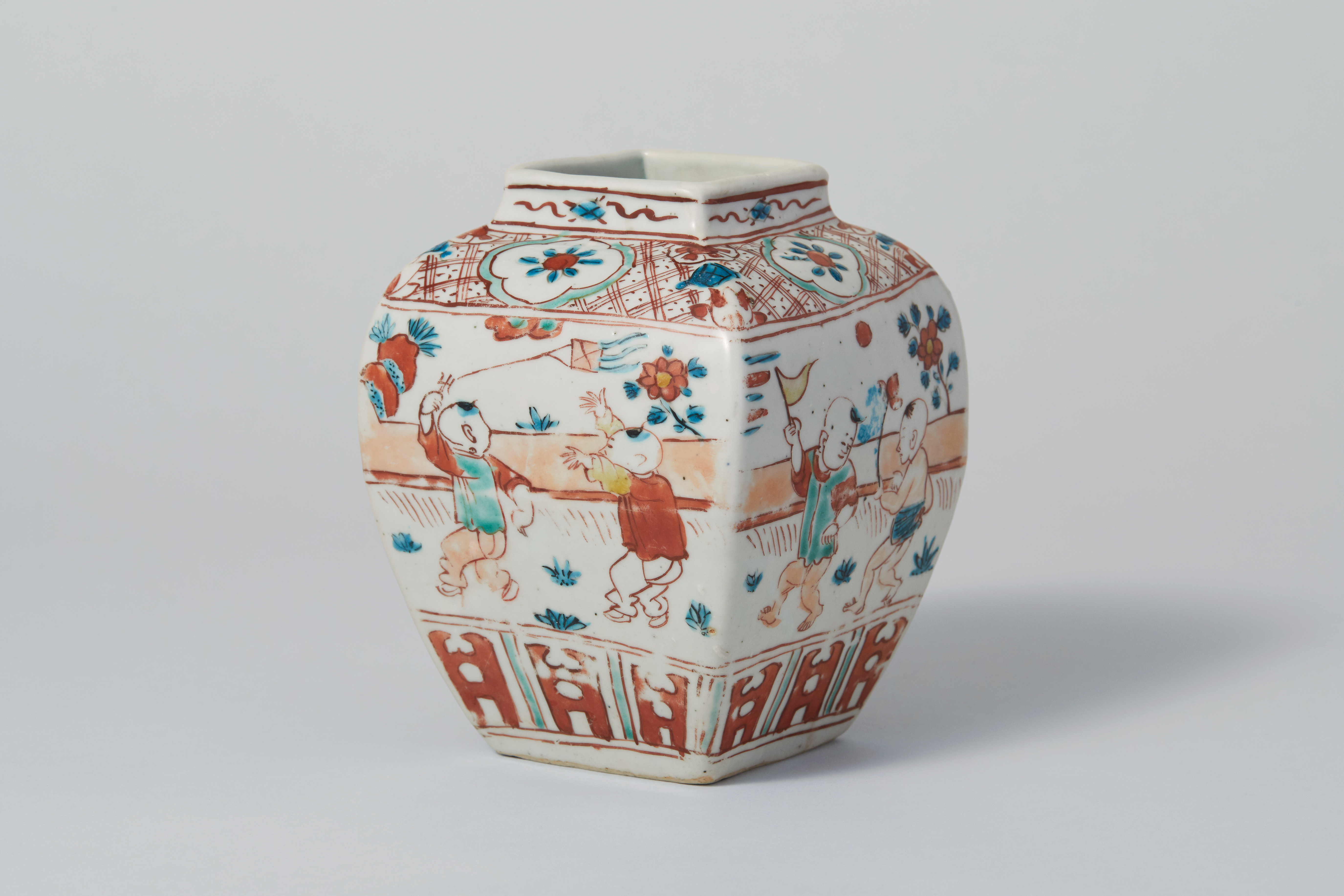 中国陶磁器 明万歴赤絵 唐子壺 中国陶磁器 明万歴赤絵 唐子壺