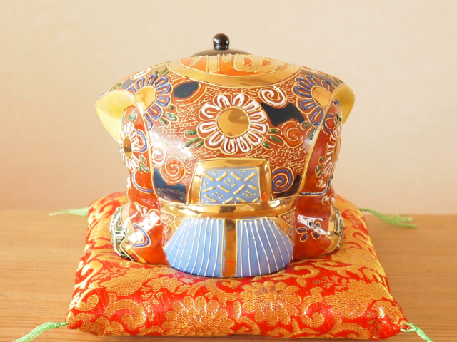 福助人形 九谷焼 在銘 金彩 陶器製 ミ10 福助人形 九谷焼 在銘 金彩