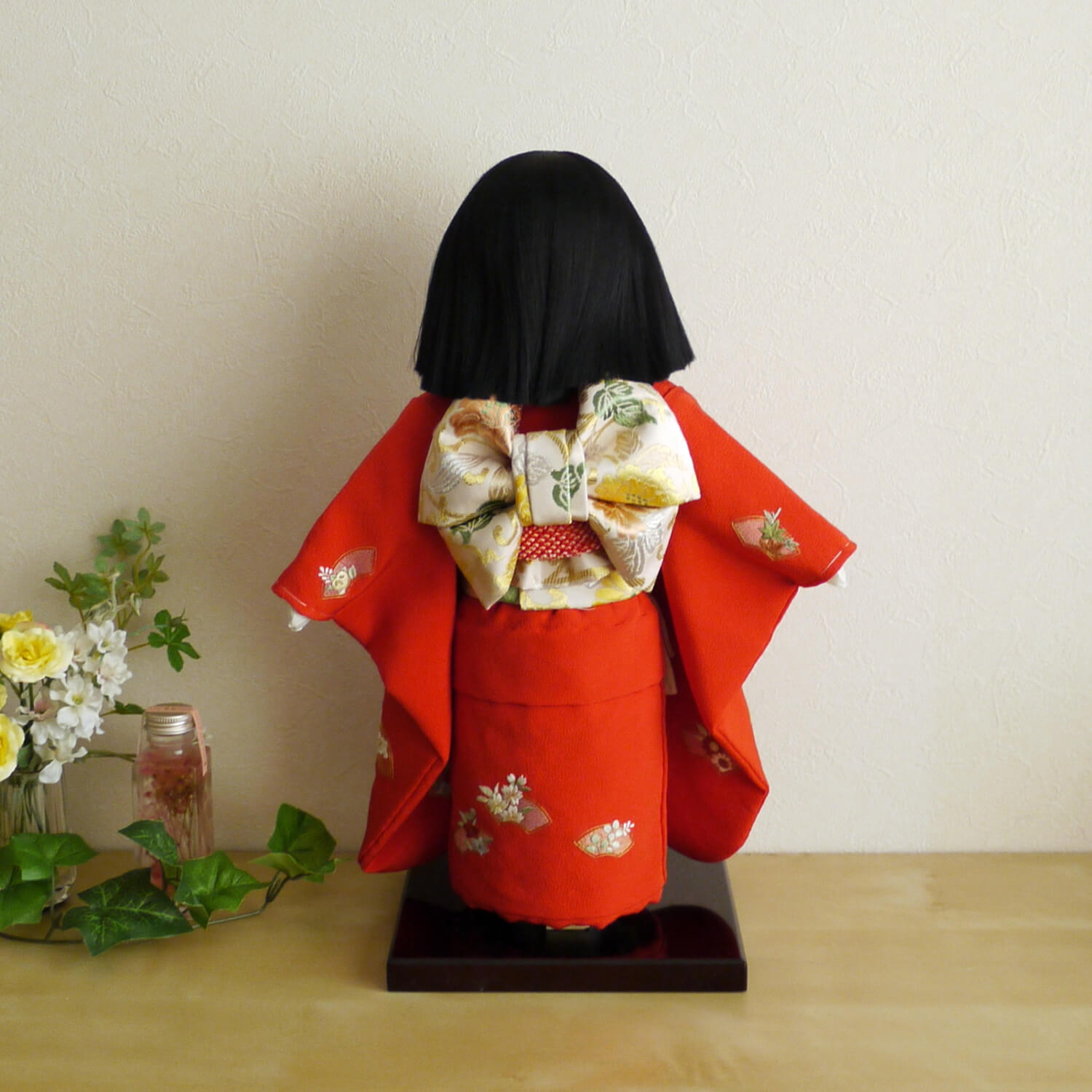 元賀章介作 12号(尺二)正絹手刺繍 扇面に小花 赤色 台 市松人形 女の子