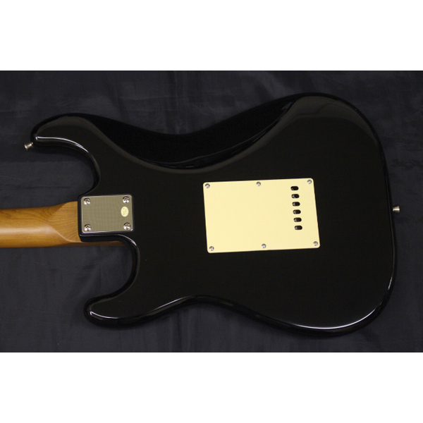 新品 Bacchus(バッカス) ／ BST-1-RSM／M BLK ストラトキャスター