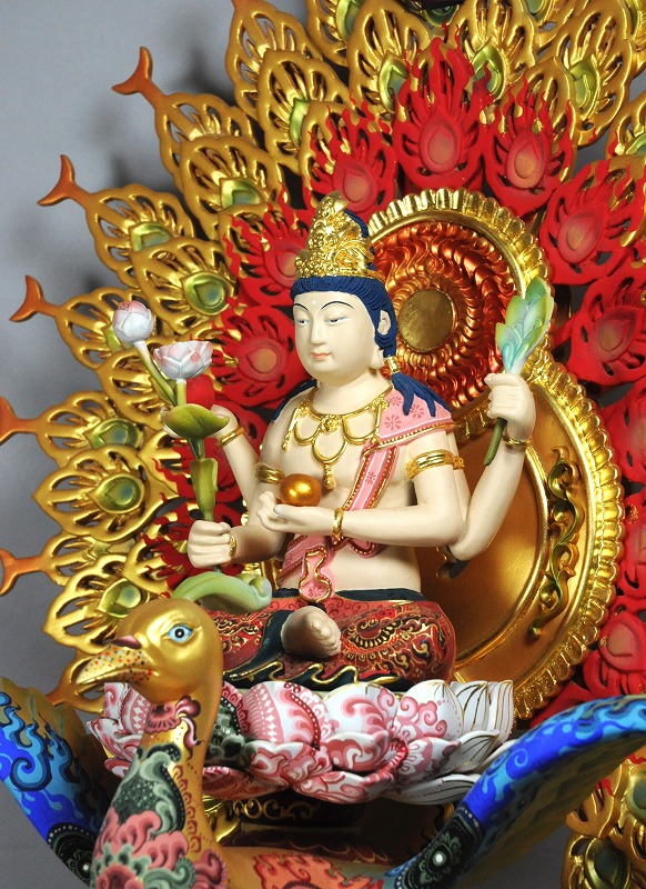 木彫仏像 孔雀明王像 総高47cm 桧材 極彩色仕上 木彫仏像の制作