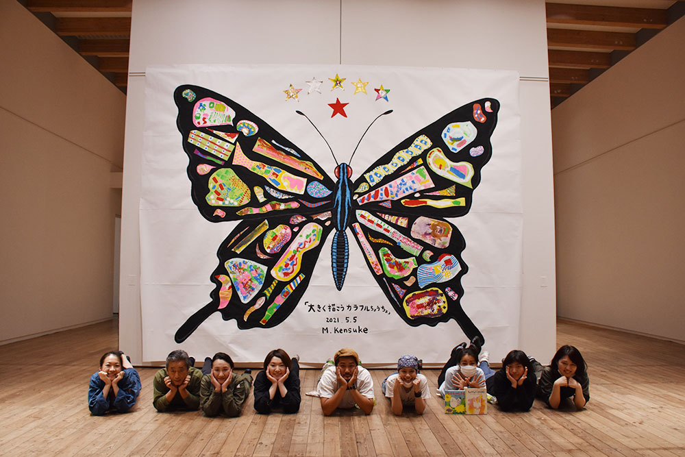 大きく描こう！カラフルちょうちょ – Miyazakingdom – 壁画とライブ