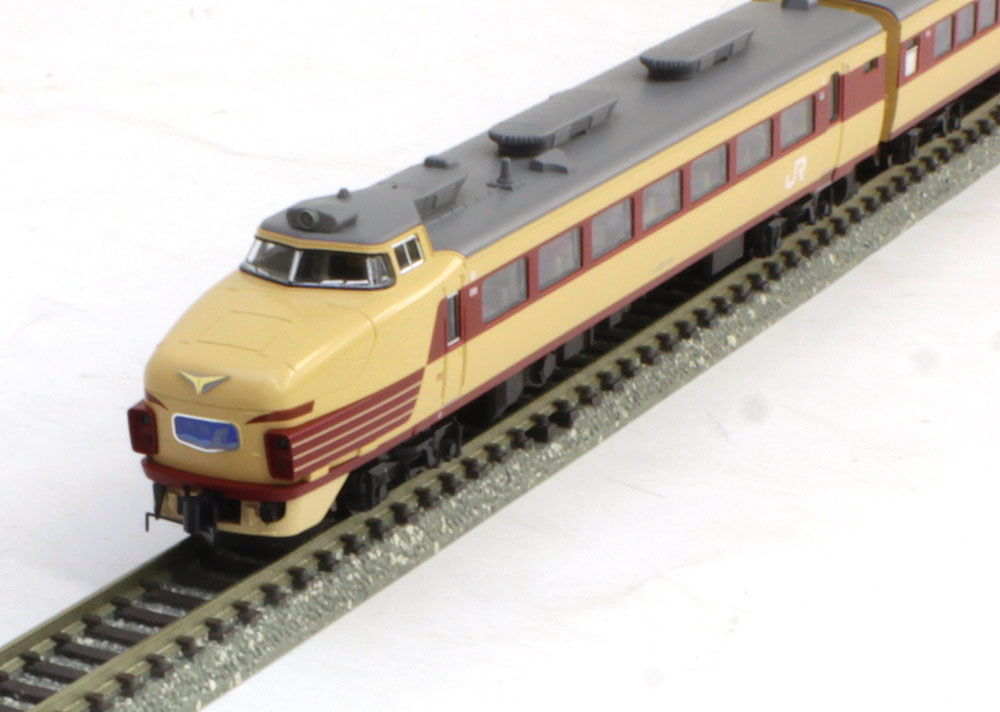 KATO 10-818/10-819 489系急行「能登」 489系急行「能登」入線です