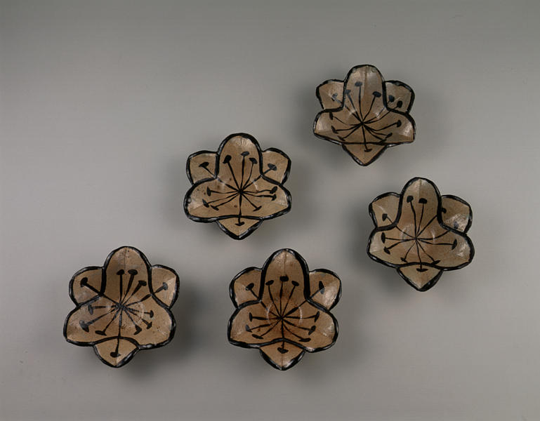 乾山銹絵百合形向付 - MIHO MUSEUM