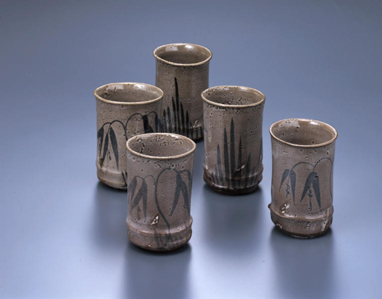 古絵唐津草文向付 古絵唐津 古唐津 桃山～江戸初期 絵唐津 あやめ文