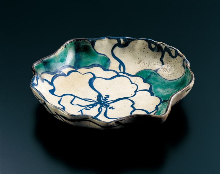 色絵磁器蝶図壺 (未使用 新品同様) 色絵磁器蝶図壺 (未使用 新品同様