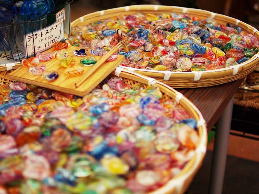 弥彦村のガラス工房から生み出されるひとつひとつ表情の違うガラス雑貨