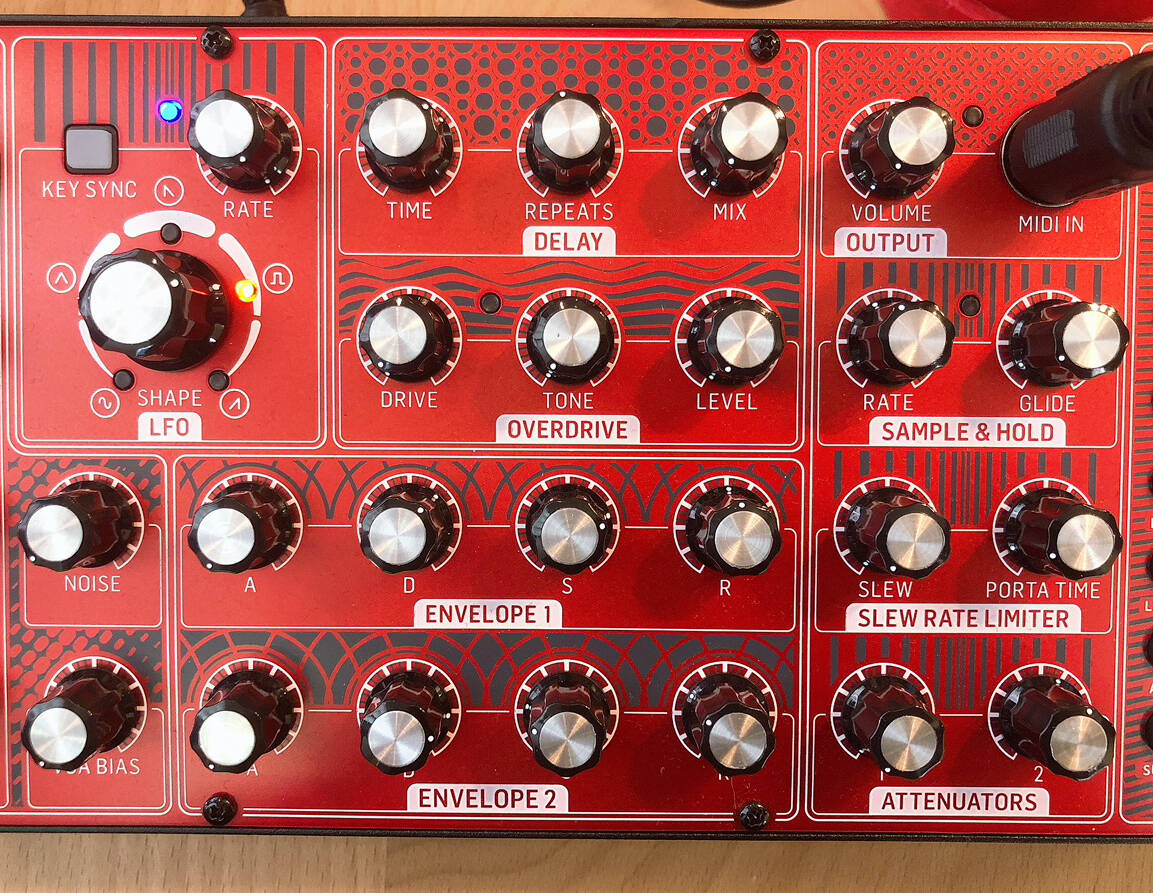 Behringerオリジナルのセミモジュラーシンセ、Neutronの魅力に迫る