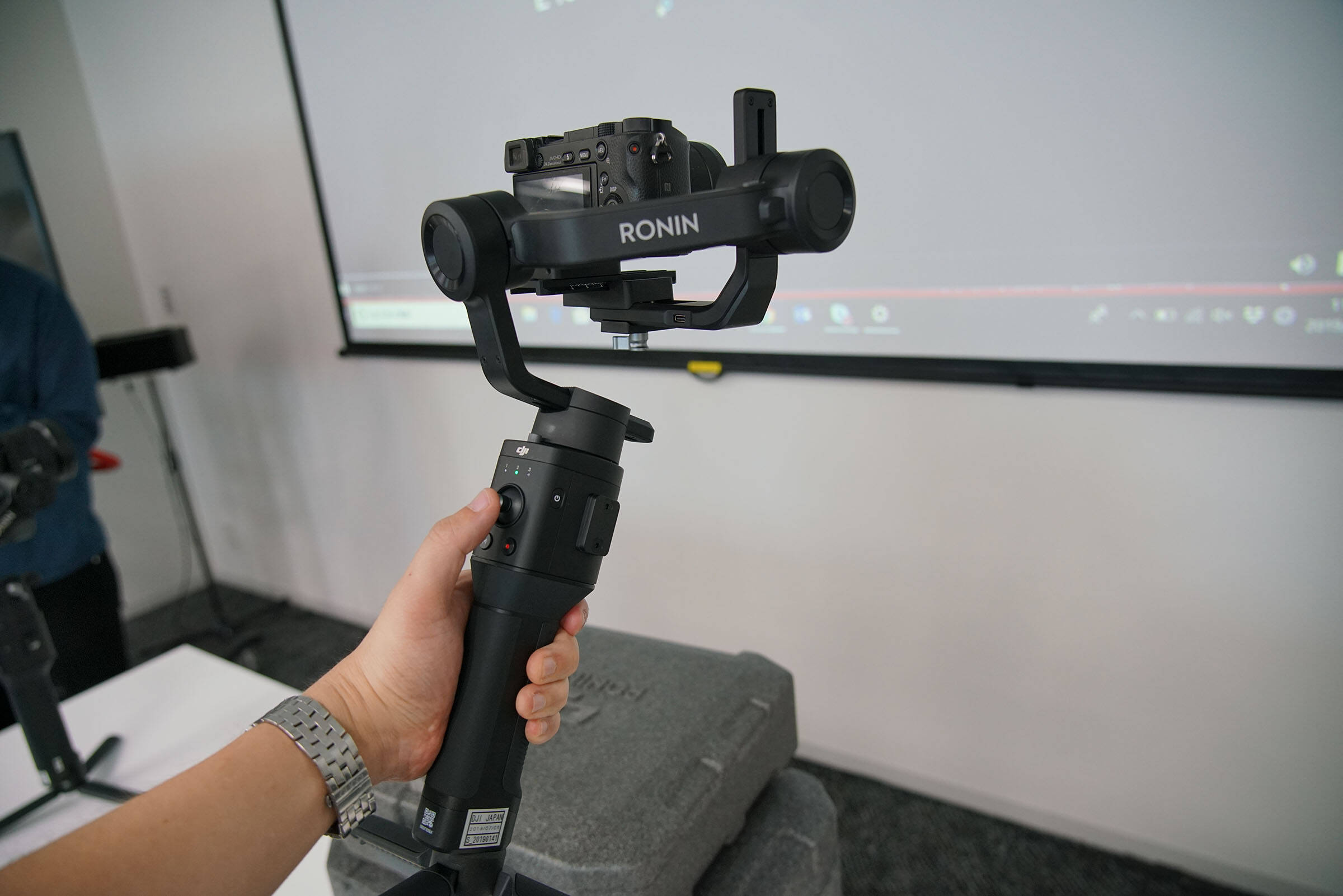 DJIのミラーレスカメラ用3軸スタビライザー「RONIN-SC」触ってきました