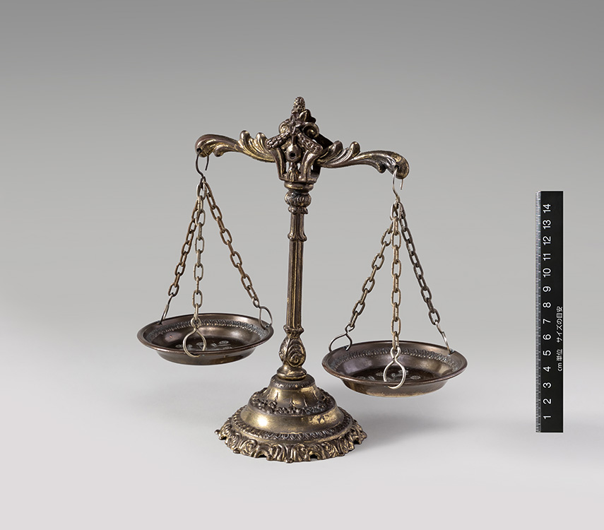 天秤ばかり (アンティーク風) ゴールド / マイハウスレンタル 撮影