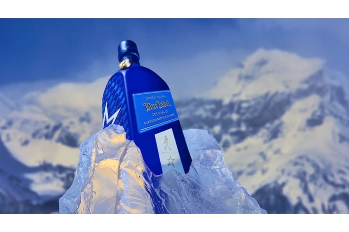 高級スキーウェアとコラボした特別なジョニーウォーカー】冬の美しさを