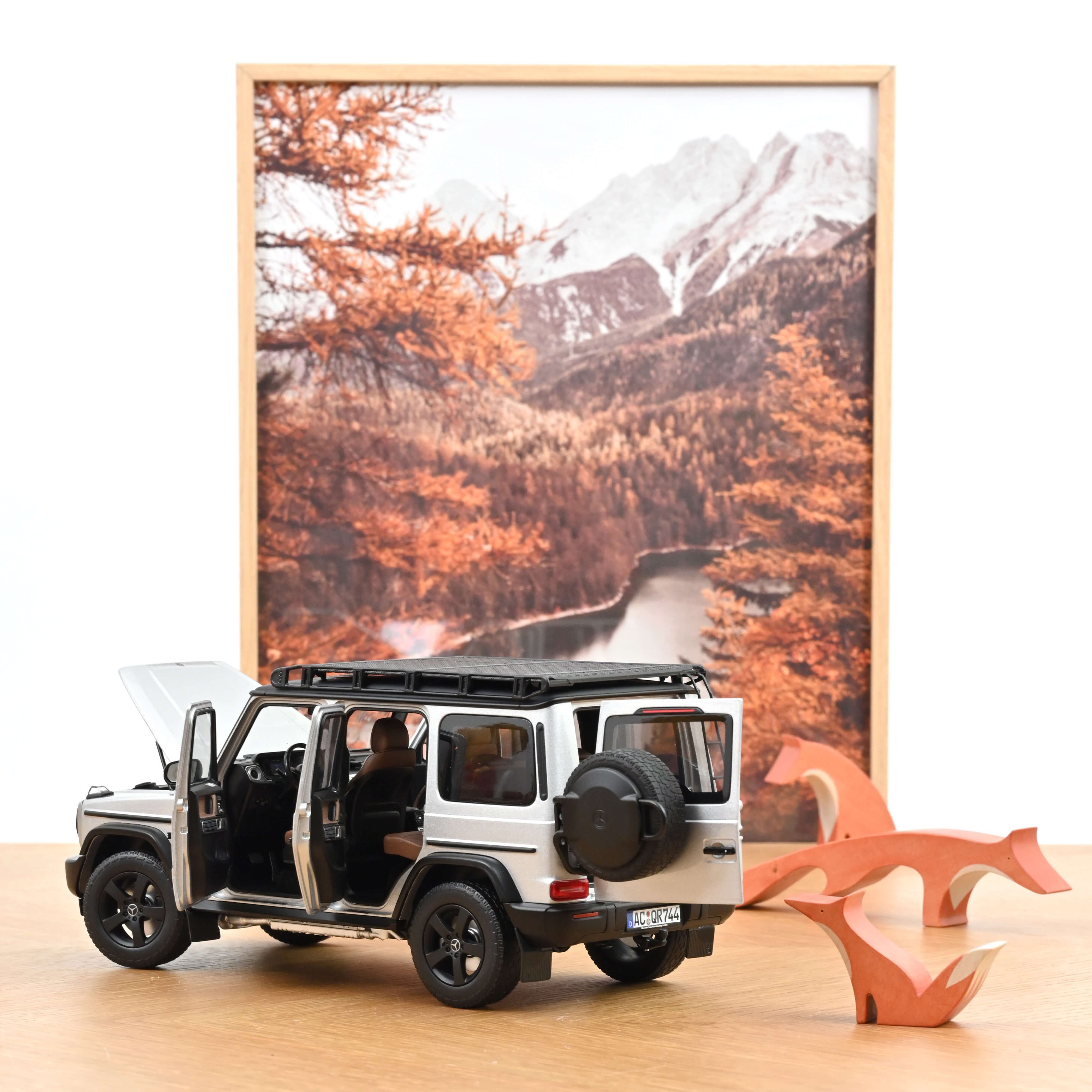 Mercedes-Benz G-Class 2024 Iridium Silver 1:18 – Norev