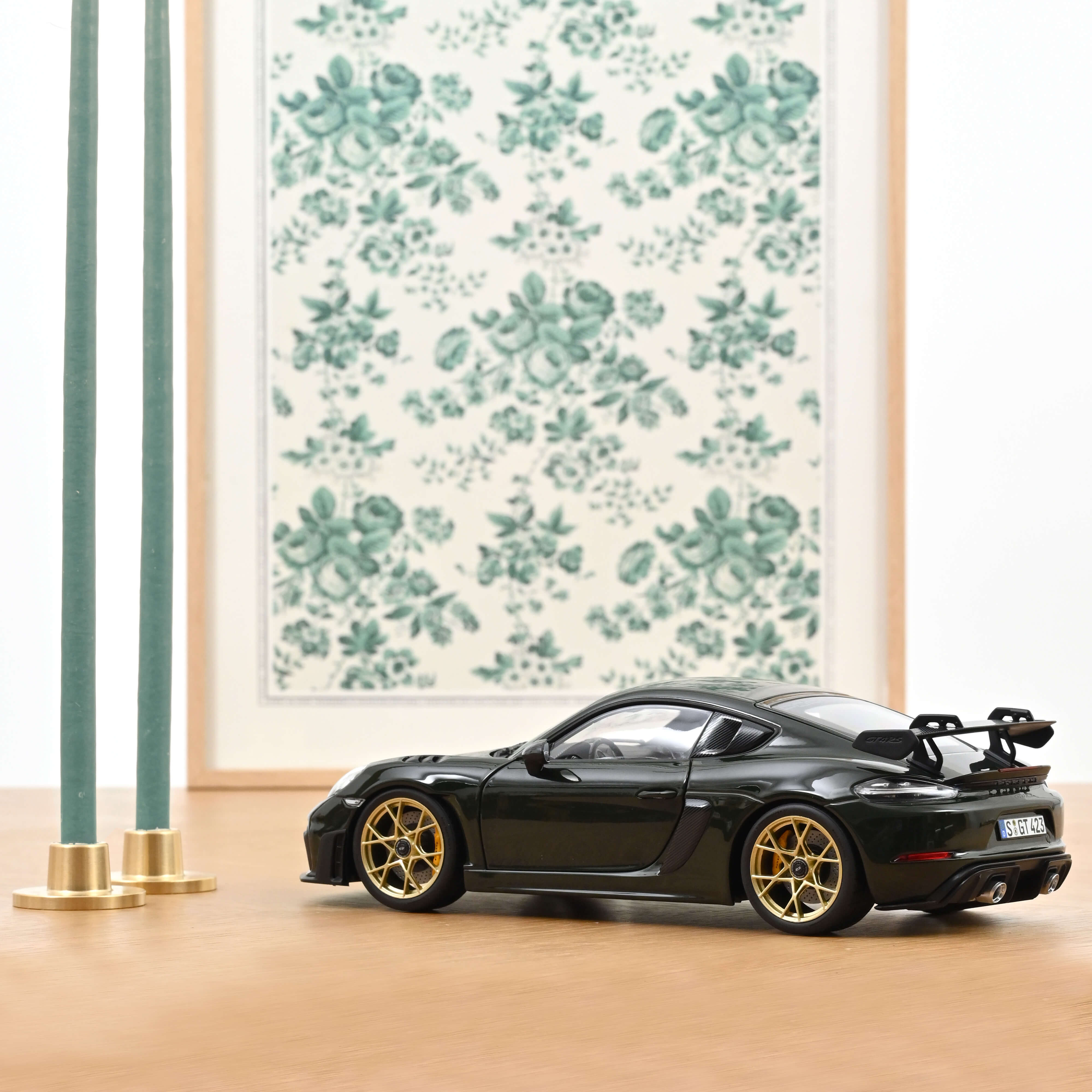 ノレブ ポルシェ 718 ケイマン GT4 RS 1/18 ミニカー ホワイト ノレブ