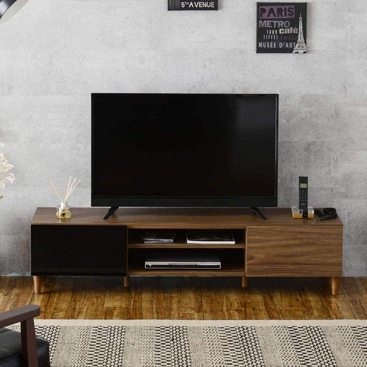 フラットなフォルムのテレビ台 (ローボード 幅148cm ブラウン