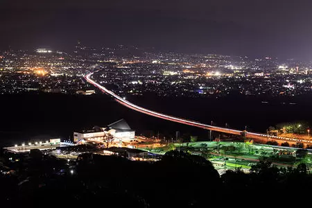 油彩静岡市両替町の雨の夜景 油彩静岡市両替町の雨の夜景