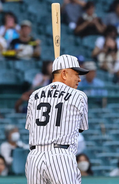 実使用】阪神タイガース 掛布雅之選手 31番 サイン入り木製バット支給