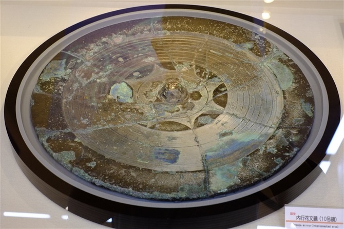 古墳時代中期 勾玉 硝子 ガラス 発掘 出土 考古 骨董 古美術 ガラス