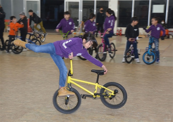 BMX児童全国ランク上位独占…行橋から五輪夢見る脱サラ指導者｜【西日本
