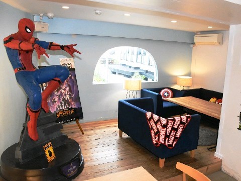 等身大スパイダーマンインスタ映えモテモテ