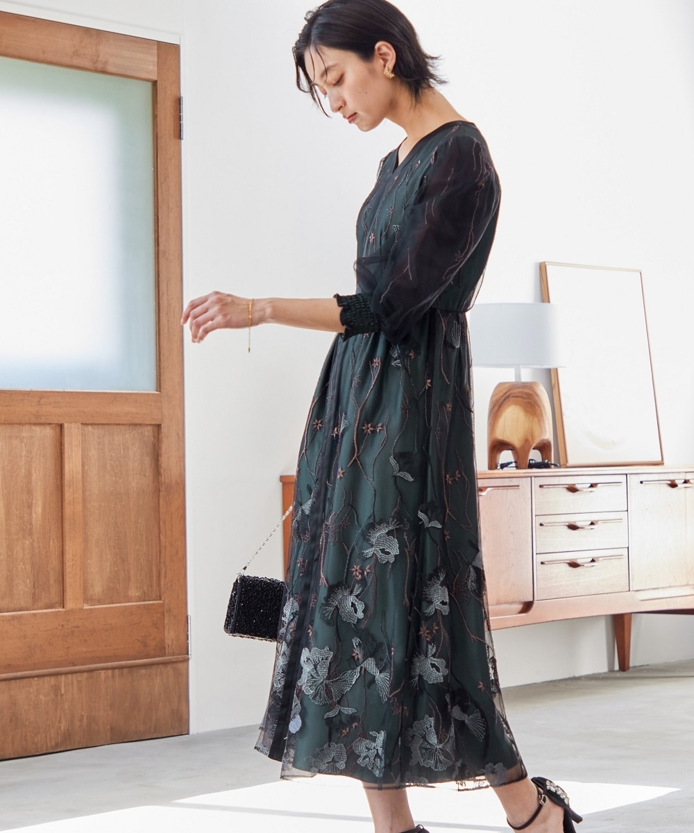 結婚式・パーティー・オケージョンドレス】Ⅴネック刺繍レース