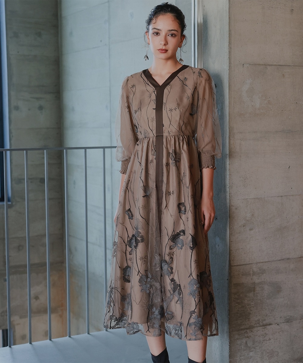 結婚式・パーティー・オケージョンドレス】Ⅴネック刺繍レース