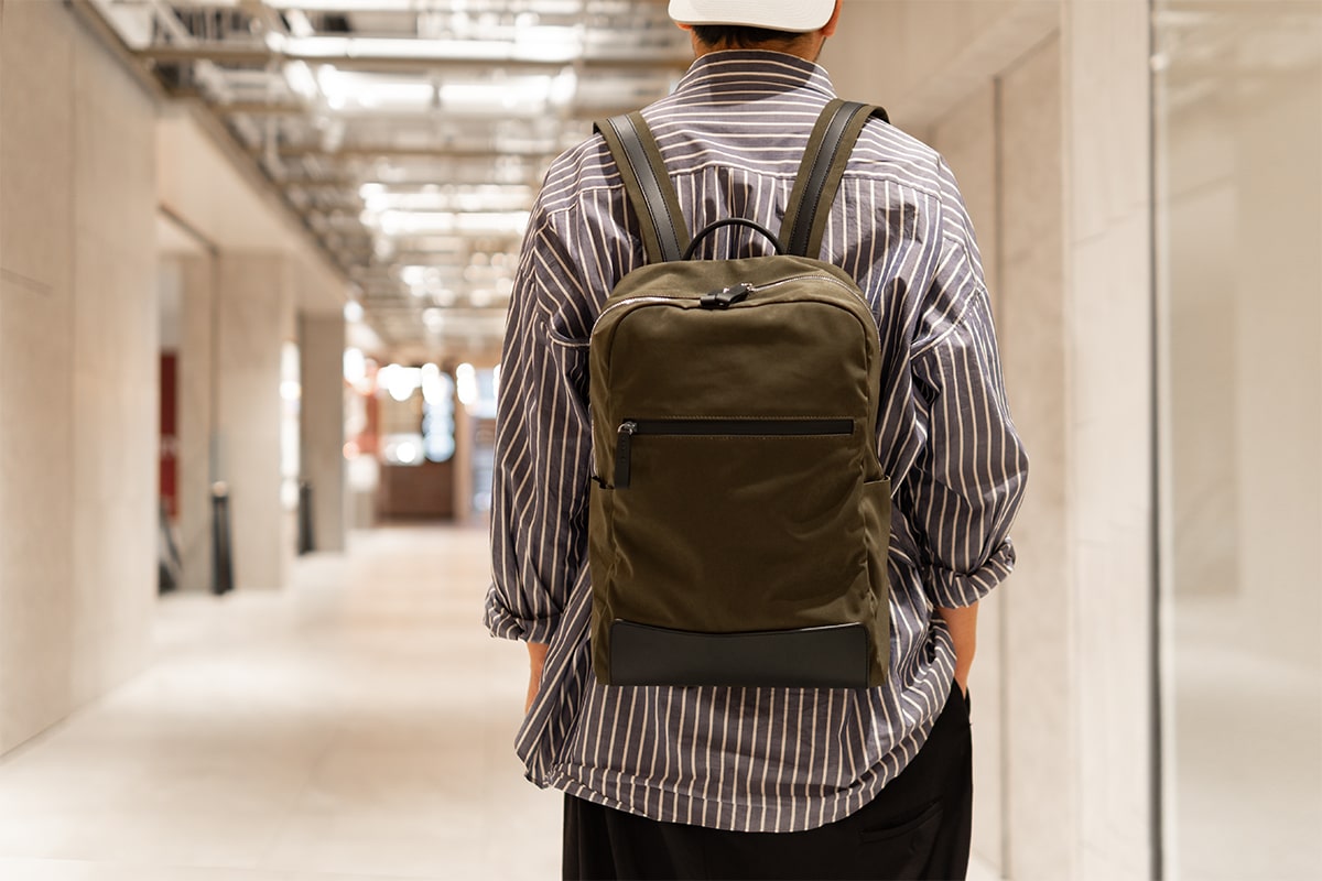 雨の日もレザーバッグ で。｜防水＋革らしさを叶えた「プランス