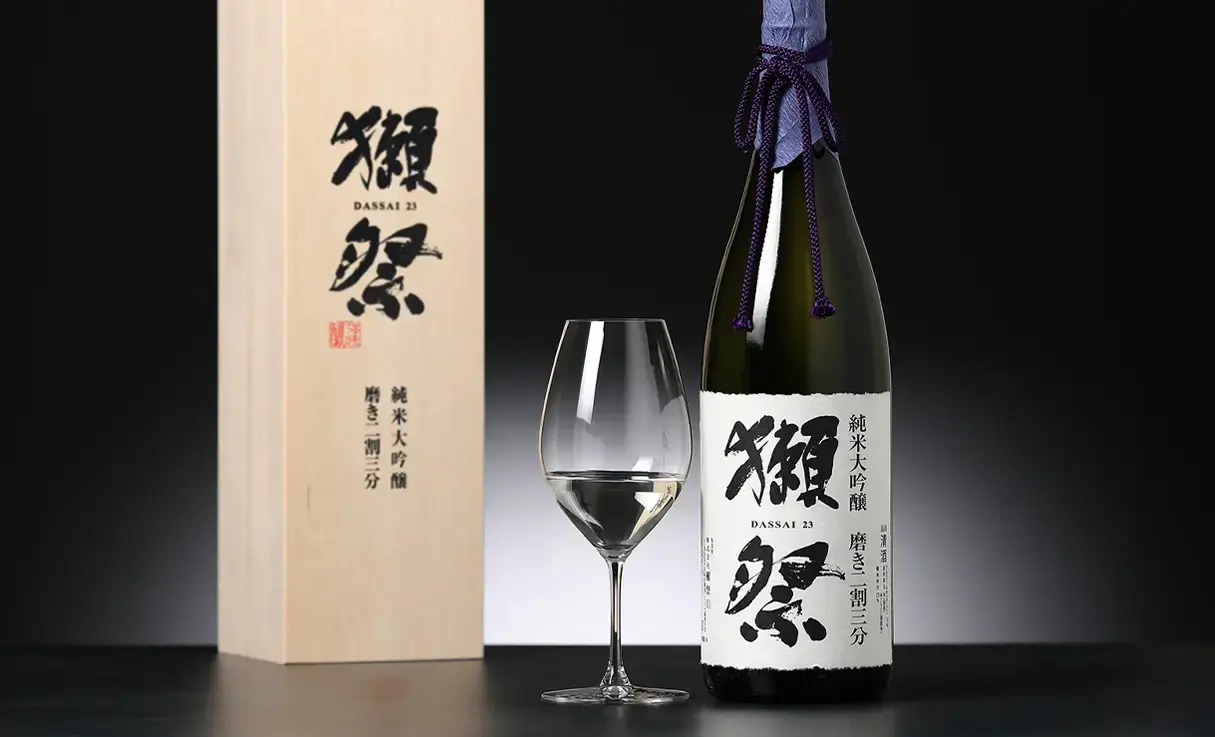 獺祭 純米大吟醸 磨き二割三分 木箱入り 1.8L | 獺祭（株式会社獺祭