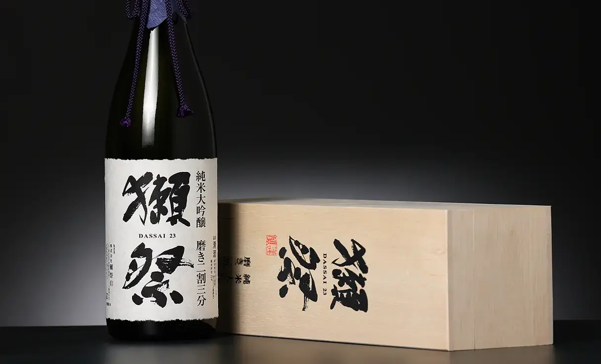 獺祭 純米大吟醸 磨き二割三分 木箱入り 1.8L | 獺祭（株式会社獺祭