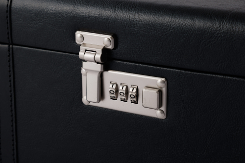 サクラオディスティラリー ウイスキー用レザートランク」発売の