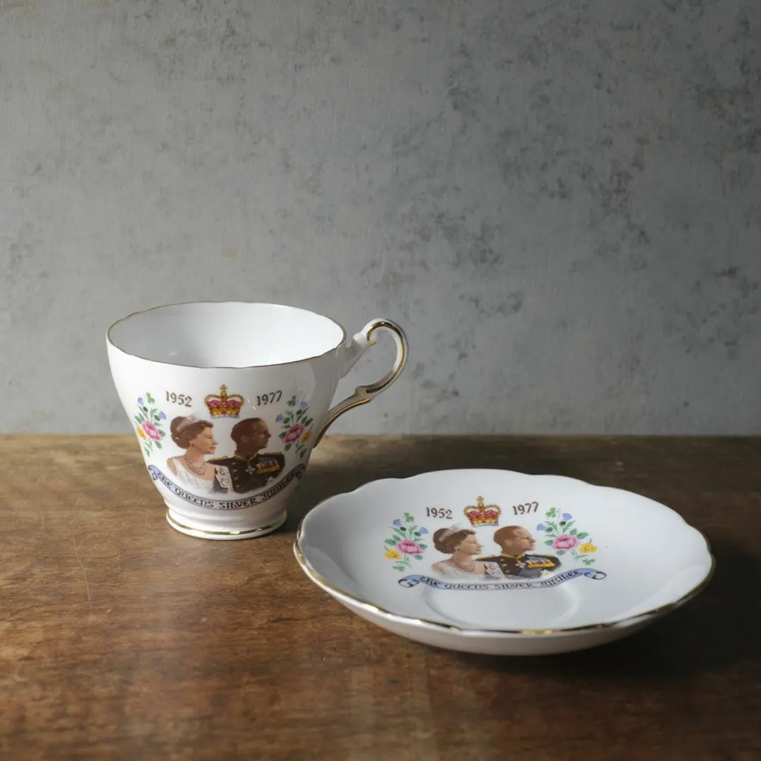 ヴィンテージティーカップ エリザベス女王 記念品 JUBILEE YEAR