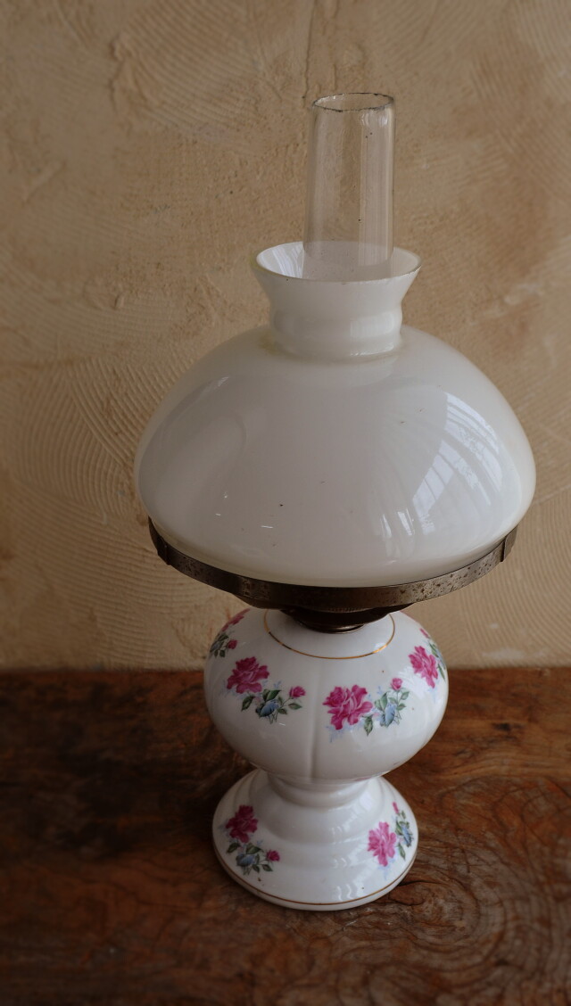 オイルランプ 陶製薔薇模様オイルランプ ガラスホヤ ランプ インテリア