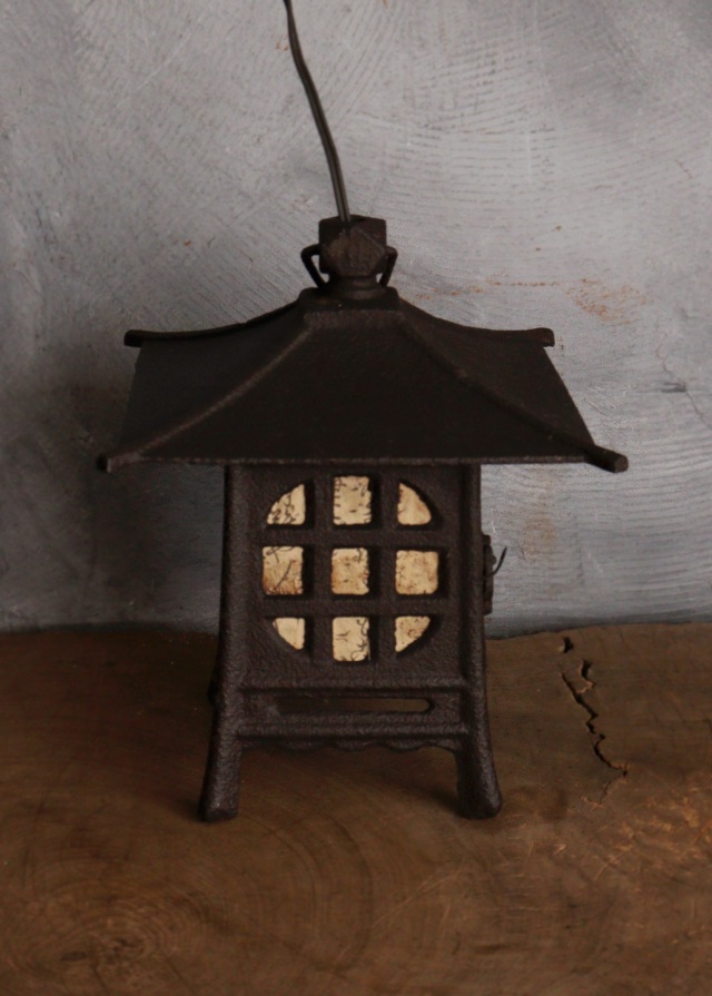 吊り灯籠 高32cm 時代 庭道具 鉄製(LC622)