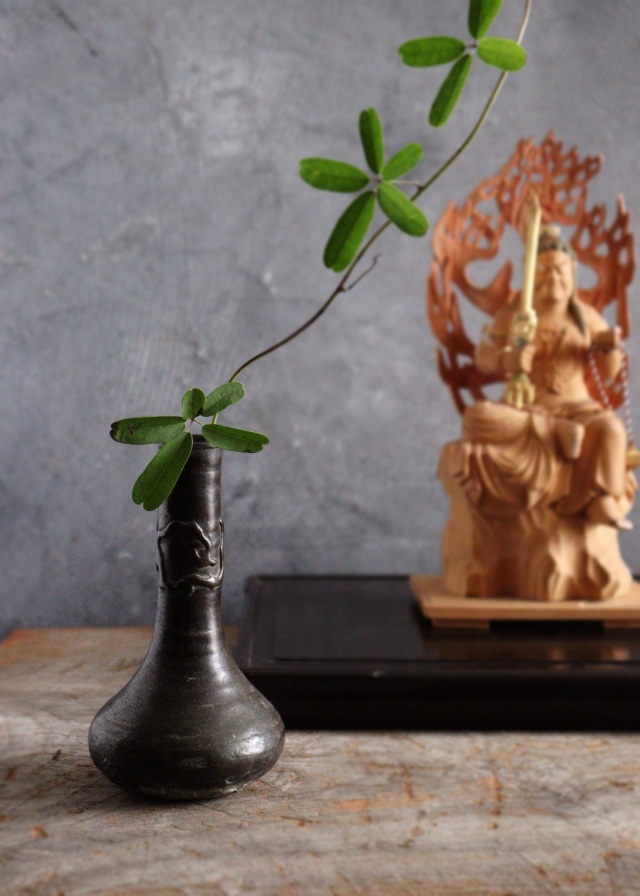 古銅三つ足祭器 仏教美術 古銅 仏教法具 中国古銅 花瓶 徳利