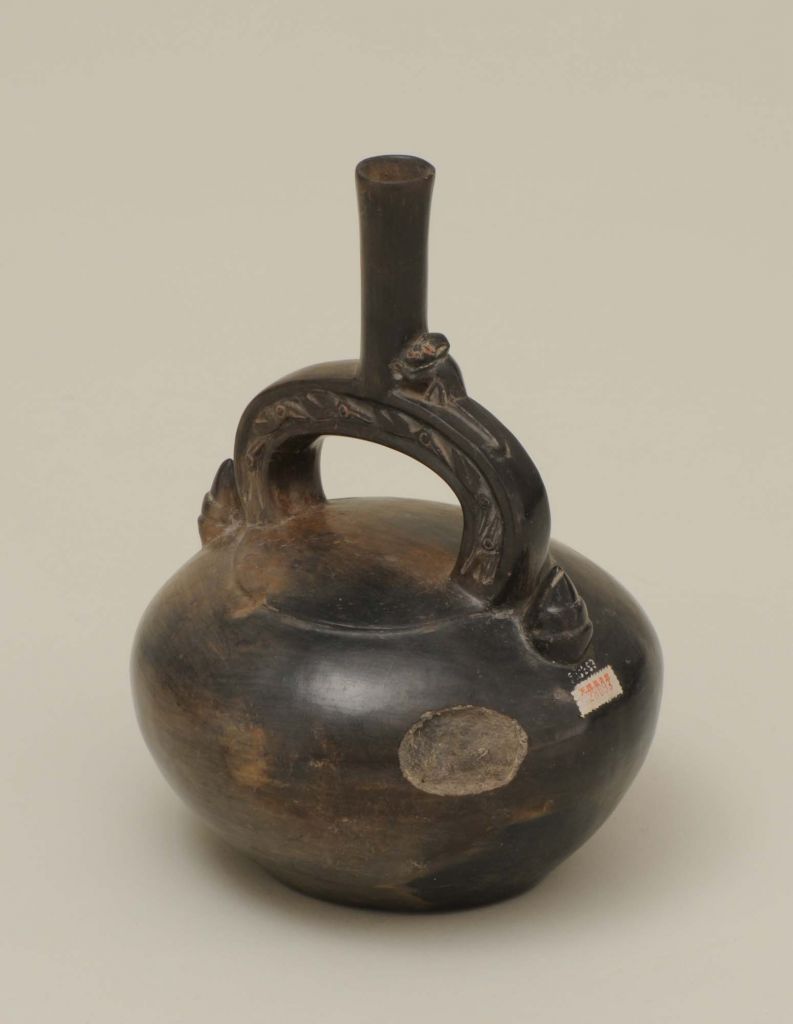 鐙形浮出文様注口壺 】 ペルー チャビン土器 鐙形浮出文様