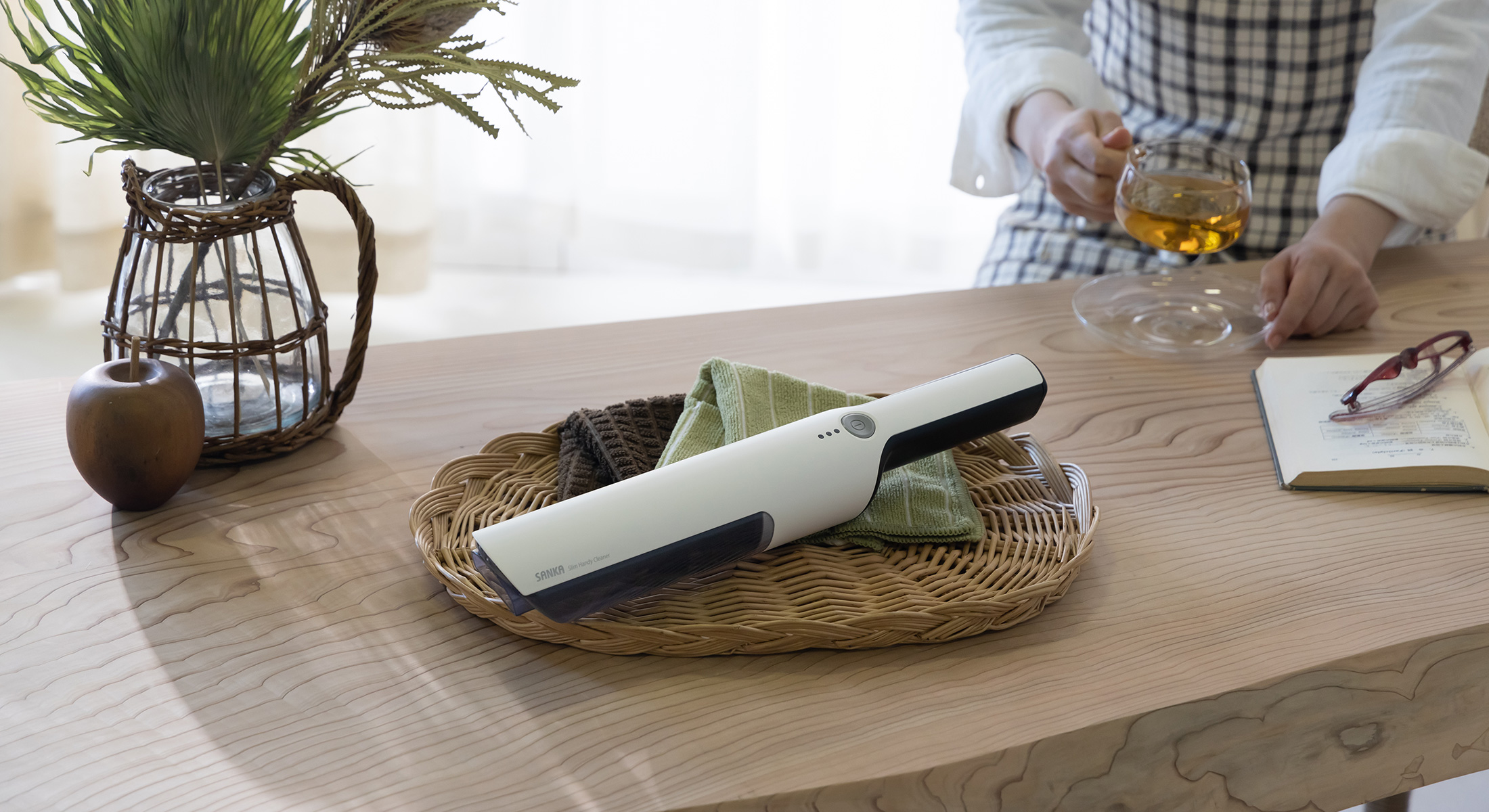 充電式スリムハンディクリーナー｜SANKAの家電｜株式会社SANKA