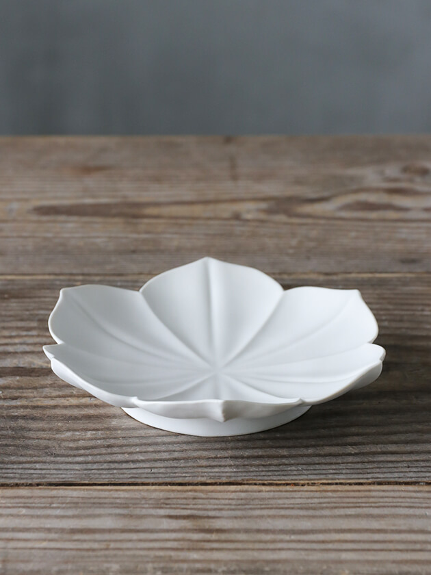 臼杵焼 稜花蓮弁皿15cm Sホワイト