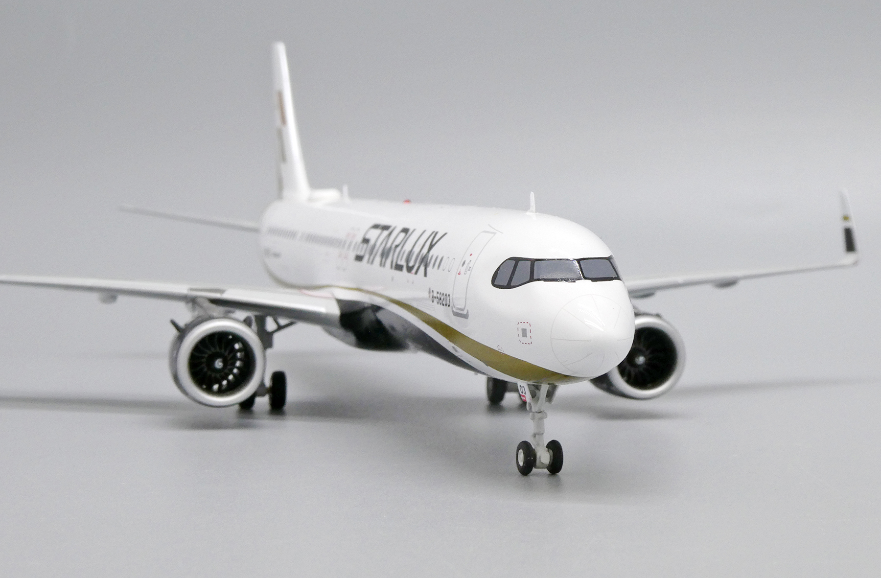 航空機・ヘリコプター STARLUX AIRBUS A321neo 1:200 hogan wings