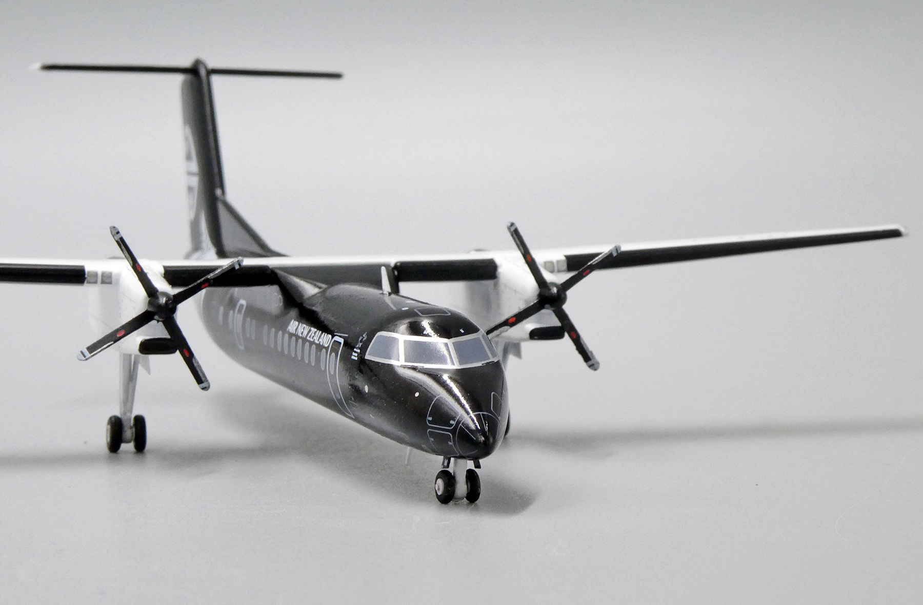 Airplane Model Dash DHC 8-300 Air New Zealand Scale Model - 1/100