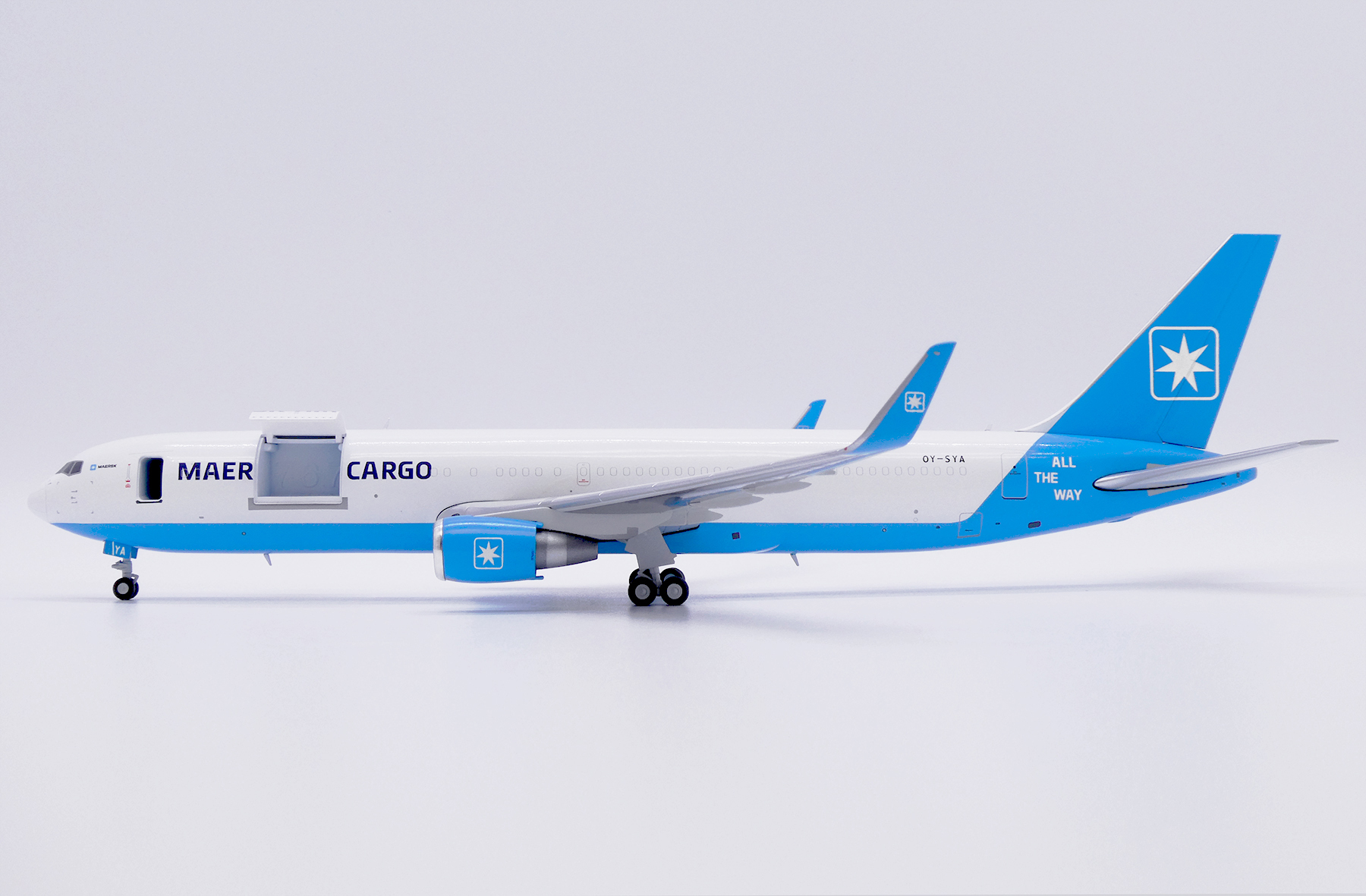 ScaleModelStore.com :: JC Wings 1:200 - LH2430C - Maersk Air Cargo