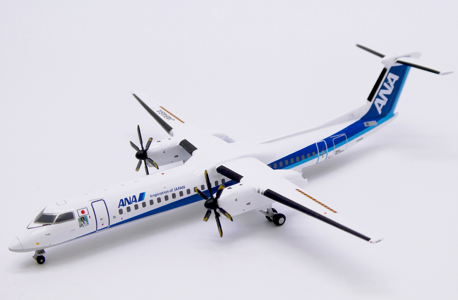 ANA DHC-8-400 1:200 飛行機 旅客機 模型 航空機 Amazon.co.jp: 全日空