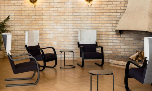 606 サイドテーブル / ブラックArtek（アルテック） | 公式通販 家具