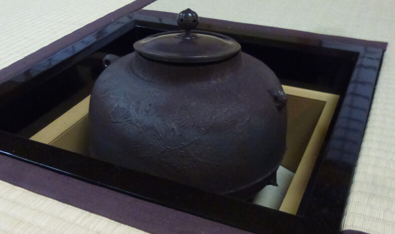 茶の湯の世界で使われる道具の一つ、「炉」について知ろう | 読み物