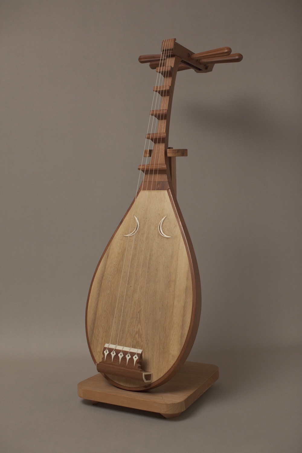 ショップ 正倉院宝物復元 螺鈿 四絃琵琶 ハードケース付 レプリカ 和