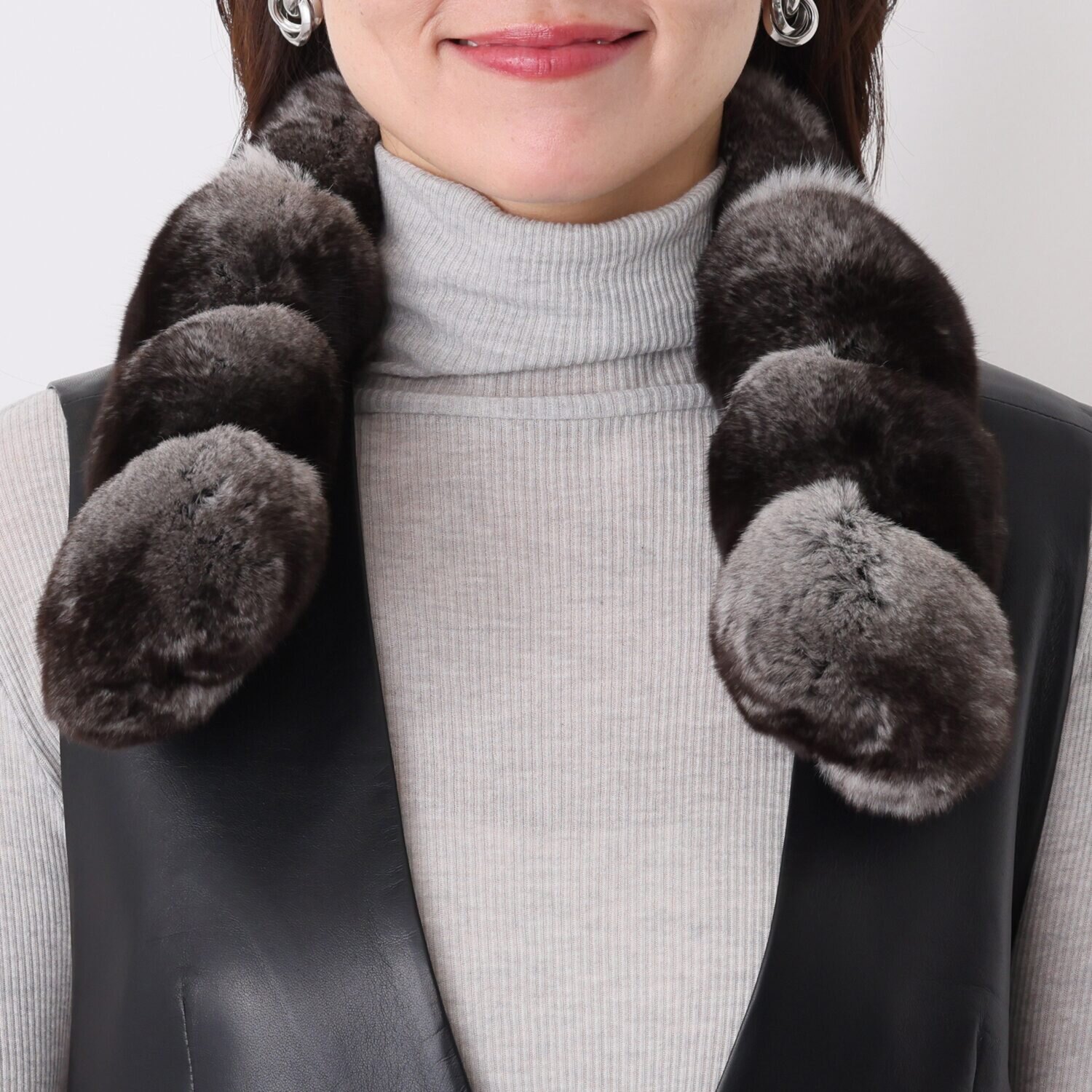 デュセルフィ コペンハーゲン チンチラファー使用 プレミアムマフラー