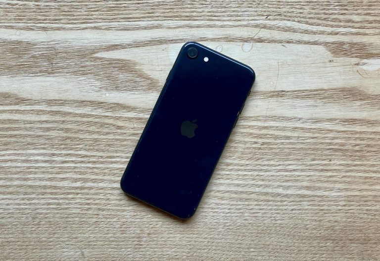 新品未開封 iPhone iPhonese 第三世代 64GB 新品開封 ミッドナイト 黒