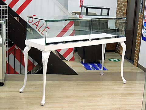 ヨーロッパ調猫脚ケース【ショーケース販売の徳山】