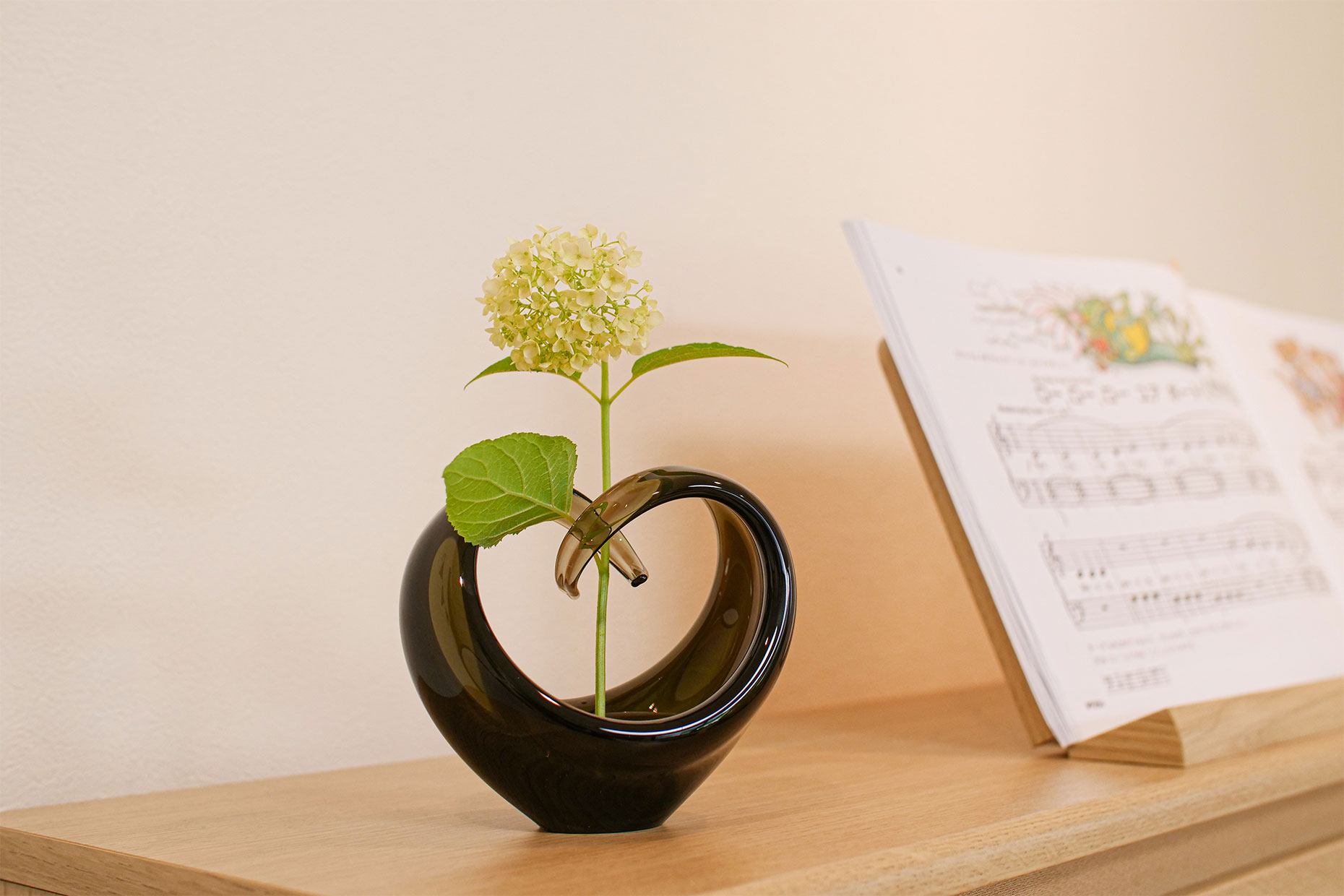 Ravissant 花と孔雀デザイン シルバーケース