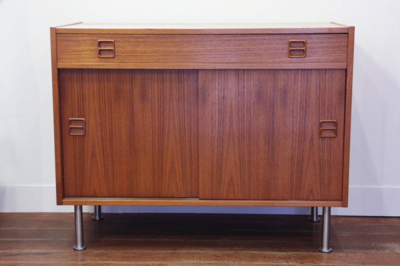 北欧家具ビンテージ デンマーク製 チークミニサイドボード