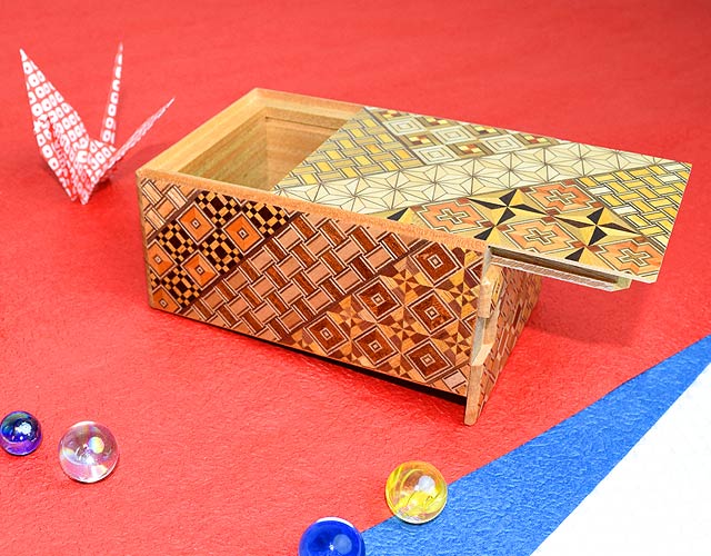 秘密箱/箱根寄木細工/4寸7回仕掛け/伝統工芸品 ｜木のおもちゃ ポプリの森