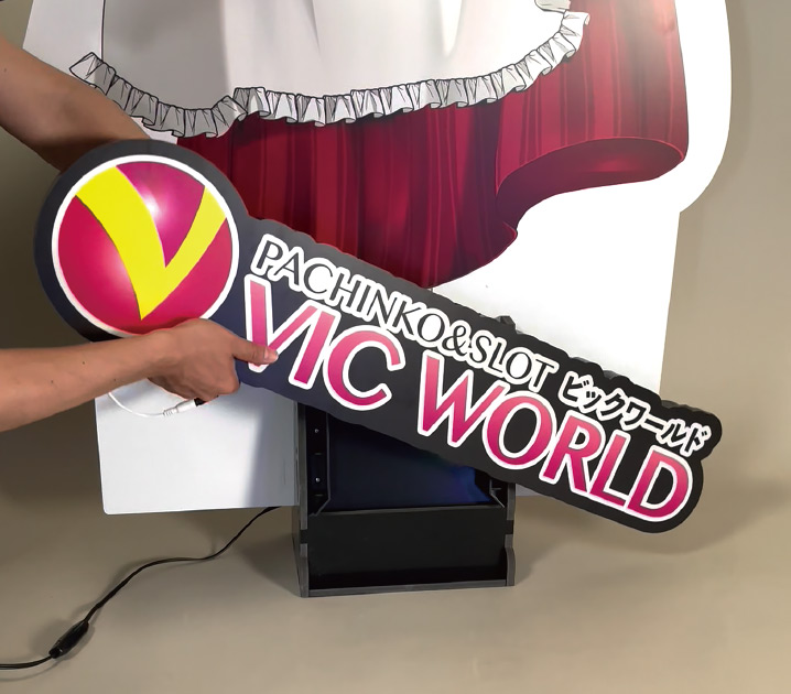 等身大パネルに光るサイン！？！？ﾑﾎﾎ♡パチンコ・パチスロの機種